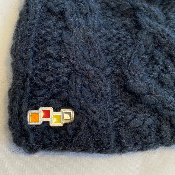 FOURSQUARE Floral Crochet Pom Knit Beanie - Picture 9 of 11